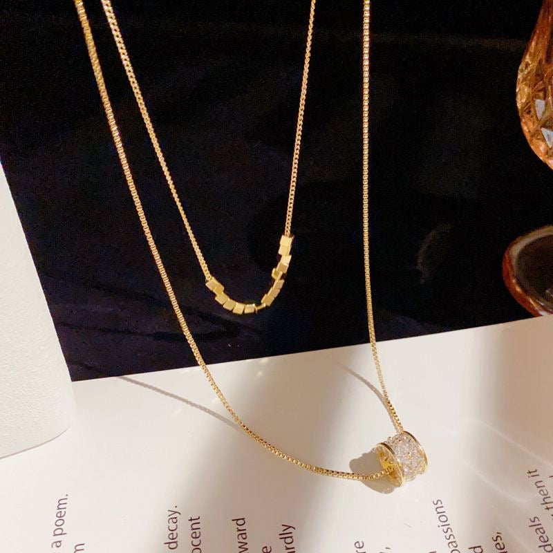Double-Layer Gold Necklace｜双层叠戴方块弧链 × 镶钻圆柱吊坠项链