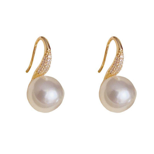Elegant Pearl Curve Earrings – Micro-Pavé Gold Hook | 法式高跟鞋弧线珍珠耳钩