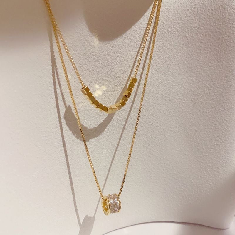 Double-Layer Gold Necklace｜双层叠戴方块弧链 × 镶钻圆柱吊坠项链