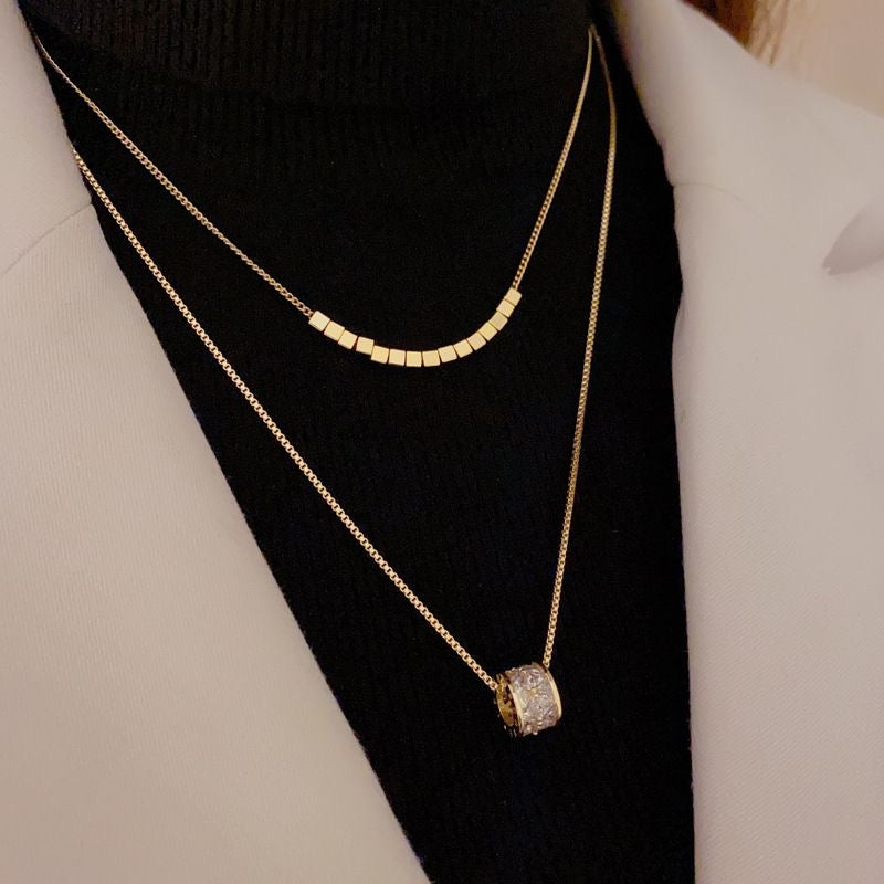 Double-Layer Gold Necklace｜双层叠戴方块弧链 × 镶钻圆柱吊坠项链